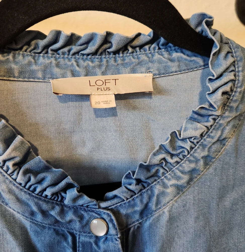 LOFT Light Blue Casual Button Down Shirt - Picture 2 of 2